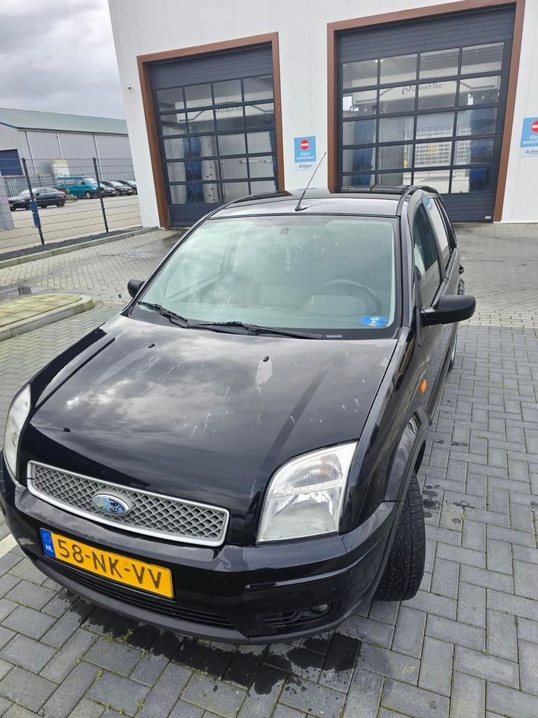 Ford Fusion 1.6 16V 2003 Zwart, Auto's, Voorwielaandrijving, 1596 cc, 100 pk, Handgeschakeld