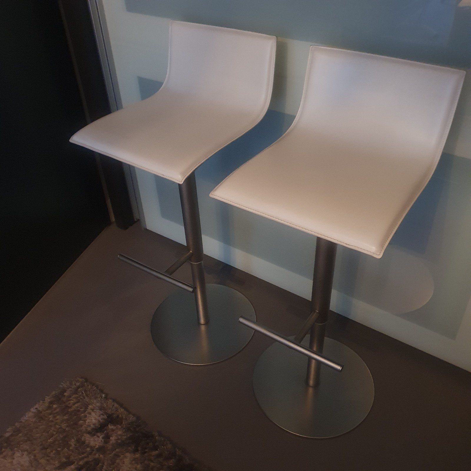 ***Originele Lapalma Thin design barkrukken (wit LEDER)***, Ophalen, 5 krukken of meer, 60 tot 90 cm, Zo goed als nieuw