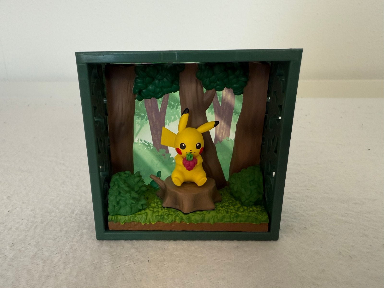 Pikachu in het bos diorama - re-ment frame deep woods 3, Ophalen of Verzenden, Zo goed als nieuw
