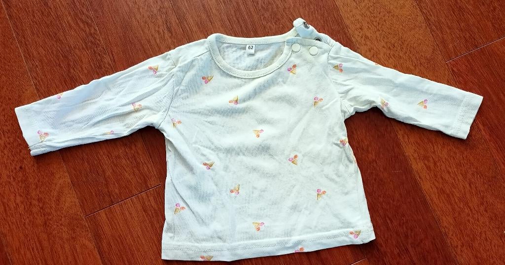 Shirtje maat 62, Kinderen en Baby's, Babykleding | Maat 62, Ophalen of Verzenden, Zo goed als nieuw, Jongetje of Meisje, Shirtje of Longsleeve