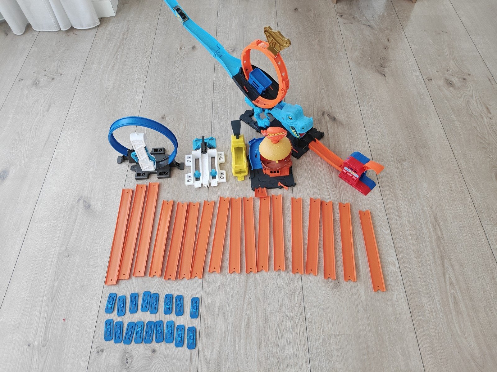 Hot Wheels Racebaan met Looping en Dinosaurus, Kinderen en Baby's, Speelgoed | Racebanen, Ophalen of Verzenden, Hot Wheels, Handmatig