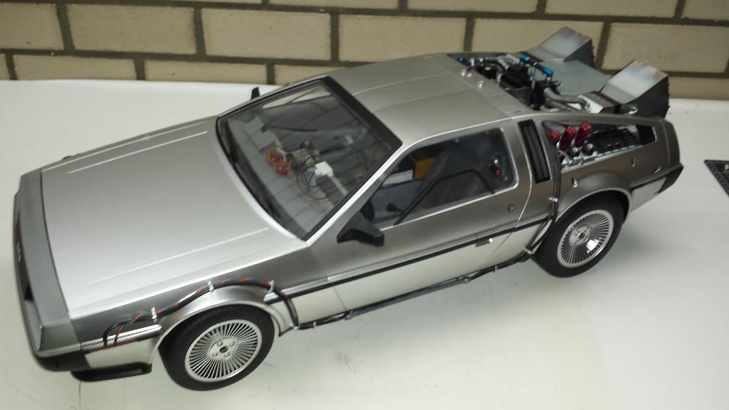 Hot Toys Back to the future 2 Delorian, Ophalen, Zo goed als nieuw, Film, Beeldje, Replica of Model