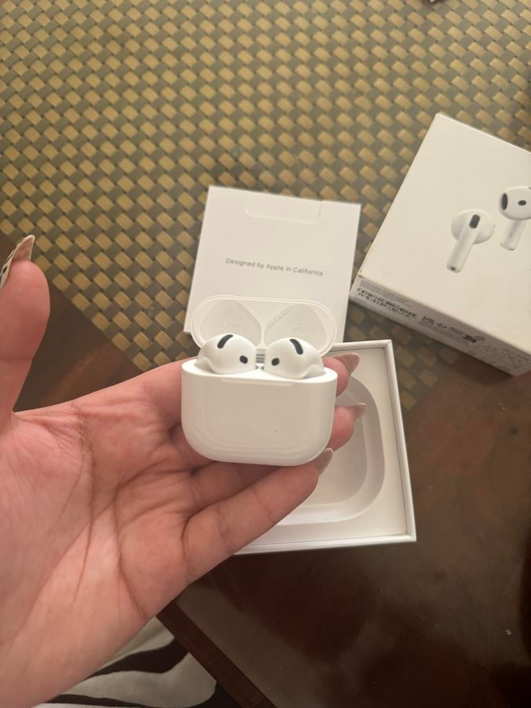 Nieuwe Airpods 4 (ANC) - Gisteren gekocht met bon!, Ophalen of Verzenden, Nieuw, Overige merken, Draadloos