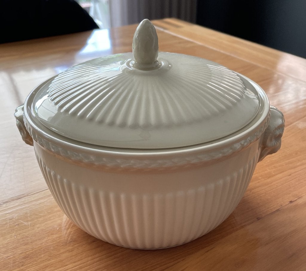 Wedgwood Edme dekschaal met deksel, Klassiek, Ophalen of Verzenden, Schaal of Schalen, Zo goed als nieuw