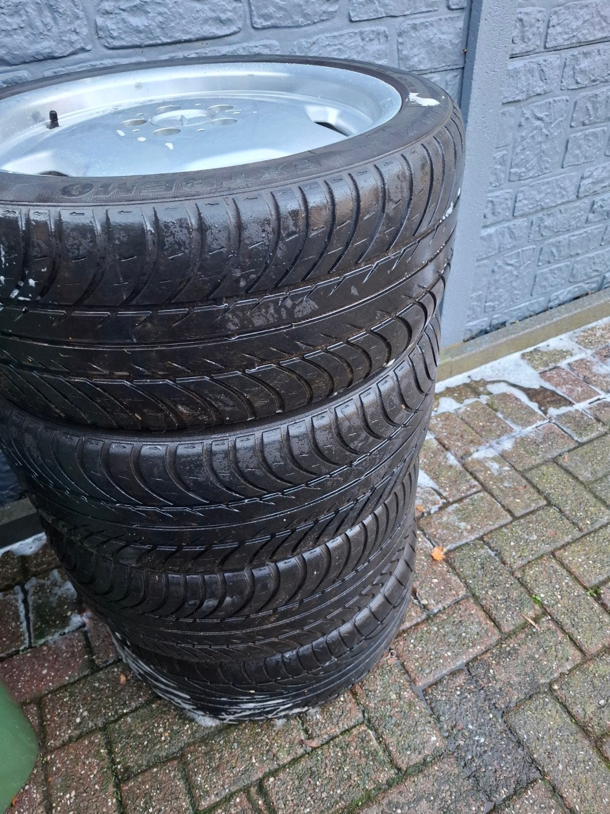 Mercedes  AMG autobanden met  aluminium velgen, Ophalen