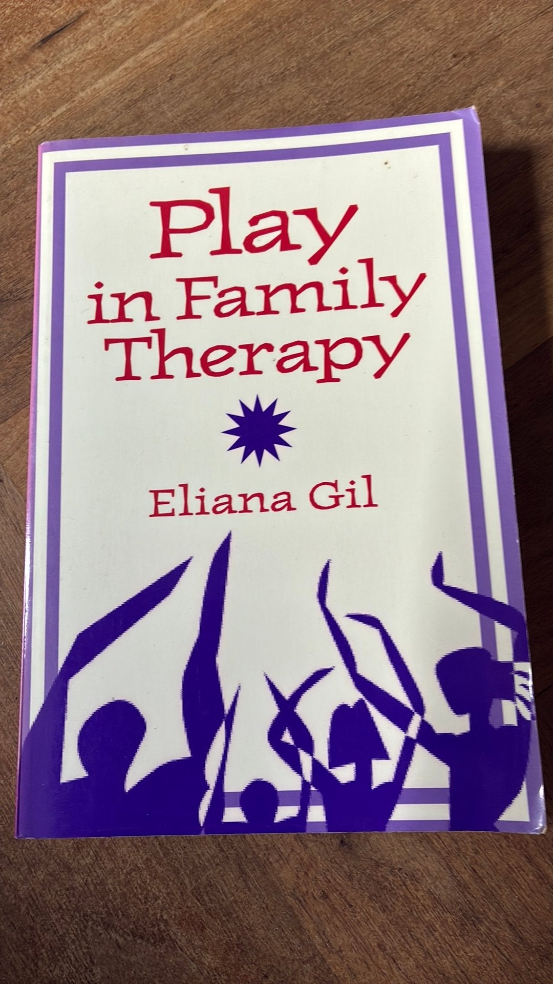 Play in family therapy Eliana Gil, Ophalen of Verzenden, Zo goed als nieuw