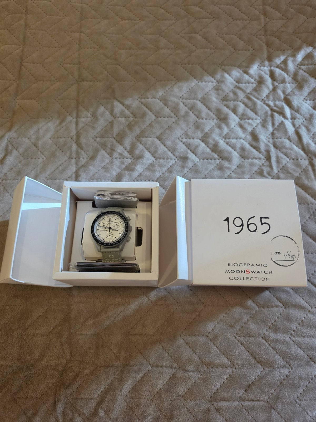Moonswatch x Omega Speedmaster Mission to the Moon 1965, Ophalen of Verzenden, Zo goed als nieuw