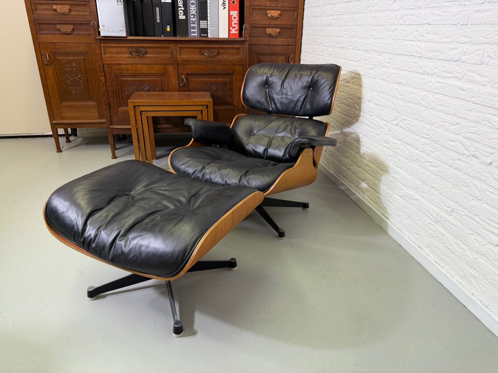 Herman Miller Eames Lounge Chair & Ottoman Contura, Huis en Inrichting, Fauteuils, Ophalen of Verzenden, Gebruikt, Leer, 50 tot 75 cm