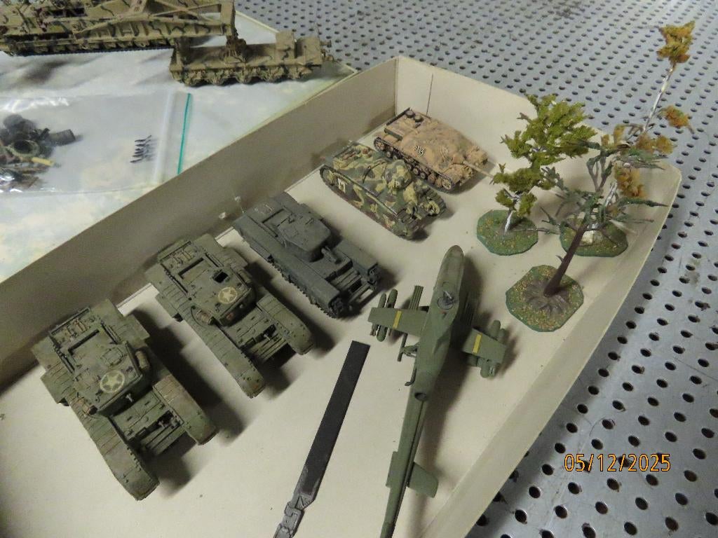 Kleine verzameling Militaire voertuigen 1/76 1/72 Tanks e.d., 1:50 tot 1:144, Gebruikt, Ophalen of Verzenden