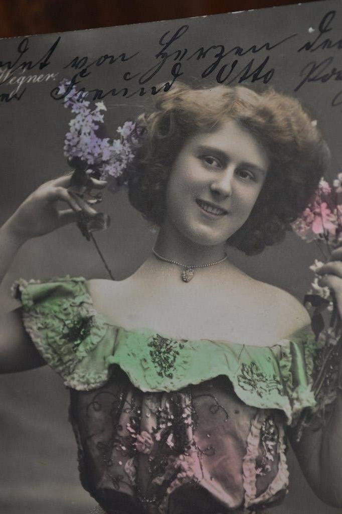 duitsland 1907 vrouw met bloemen seringen, Ophalen of Verzenden, Voor 1920, Gelopen, Sterren en Beroemdheden