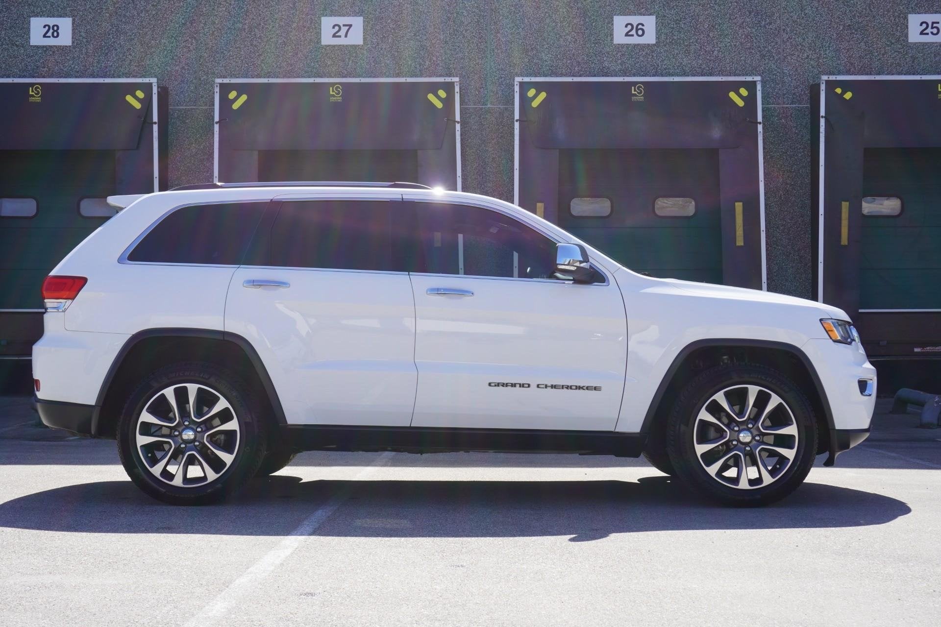 Jeep Grand Cherokee 3.6 286pk AUT Summit | Stoelverwarming V, Auto's, Automaat, 12 maanden, LED verlichting, Gebruikt