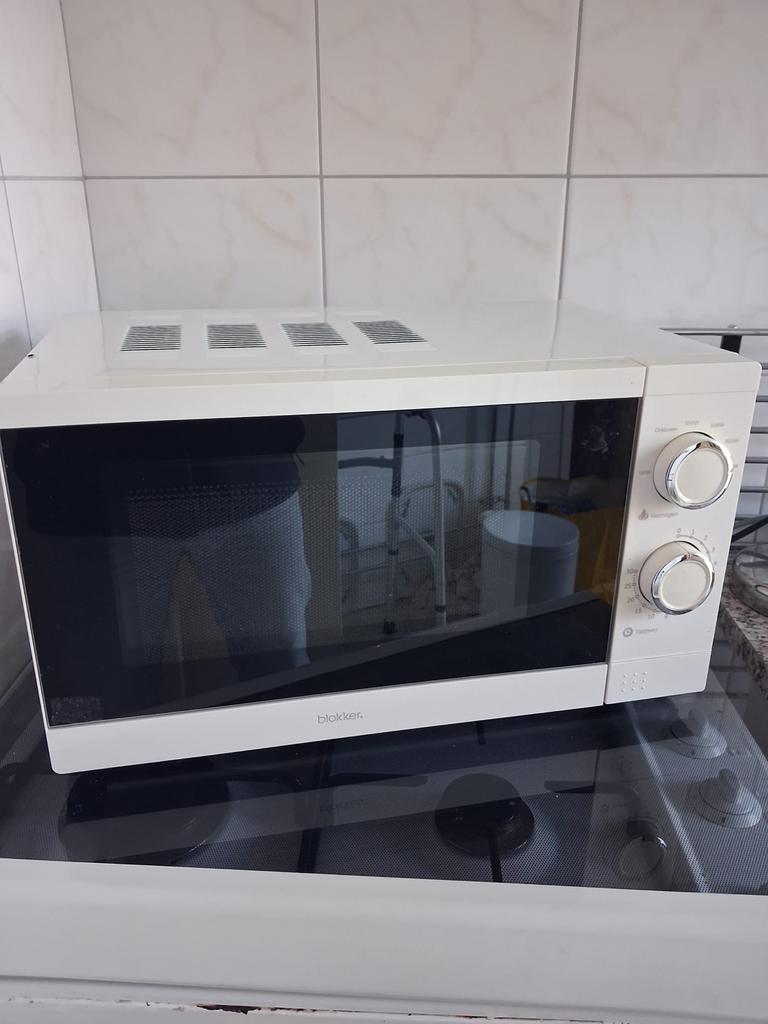 Blokker Magnetron - Wit, Zo goed als nieuw, Witgoed en Apparatuur, Magnetrons, Zo goed als nieuw, Vrijstaand, Magnetron, 45 tot 60 cm