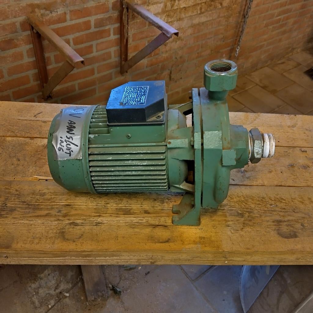 Bied waterpomp, Tuin en Terras, Waterpompen, Ophalen, Gebruikt, Elektrisch, Bronpomp