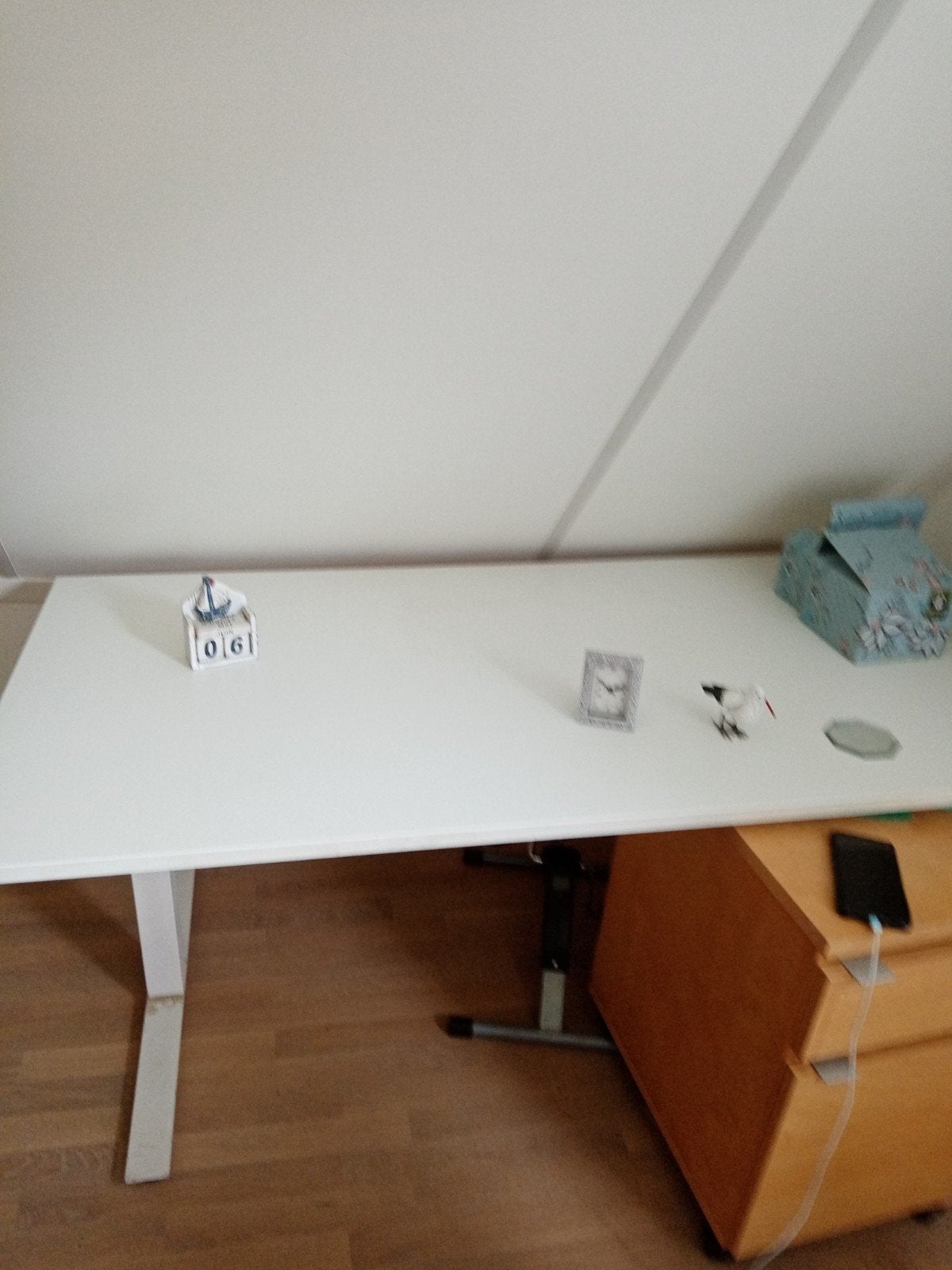 Mooi groot Bureau, Ophalen, Metaal, 100 cm, In hoogte verstelbaar
