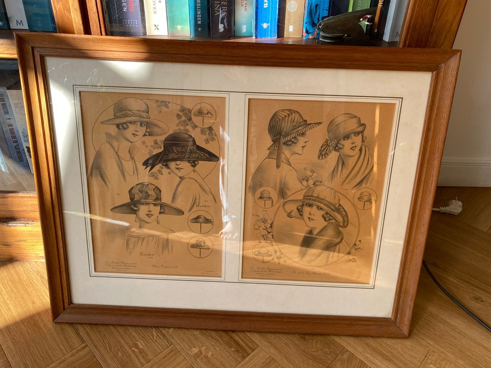 Originele Franse Mode Illustraties - Hoeden uit 1928, Antiek en Kunst, Ophalen, Tekening, Overige technieken, Gesigneerd