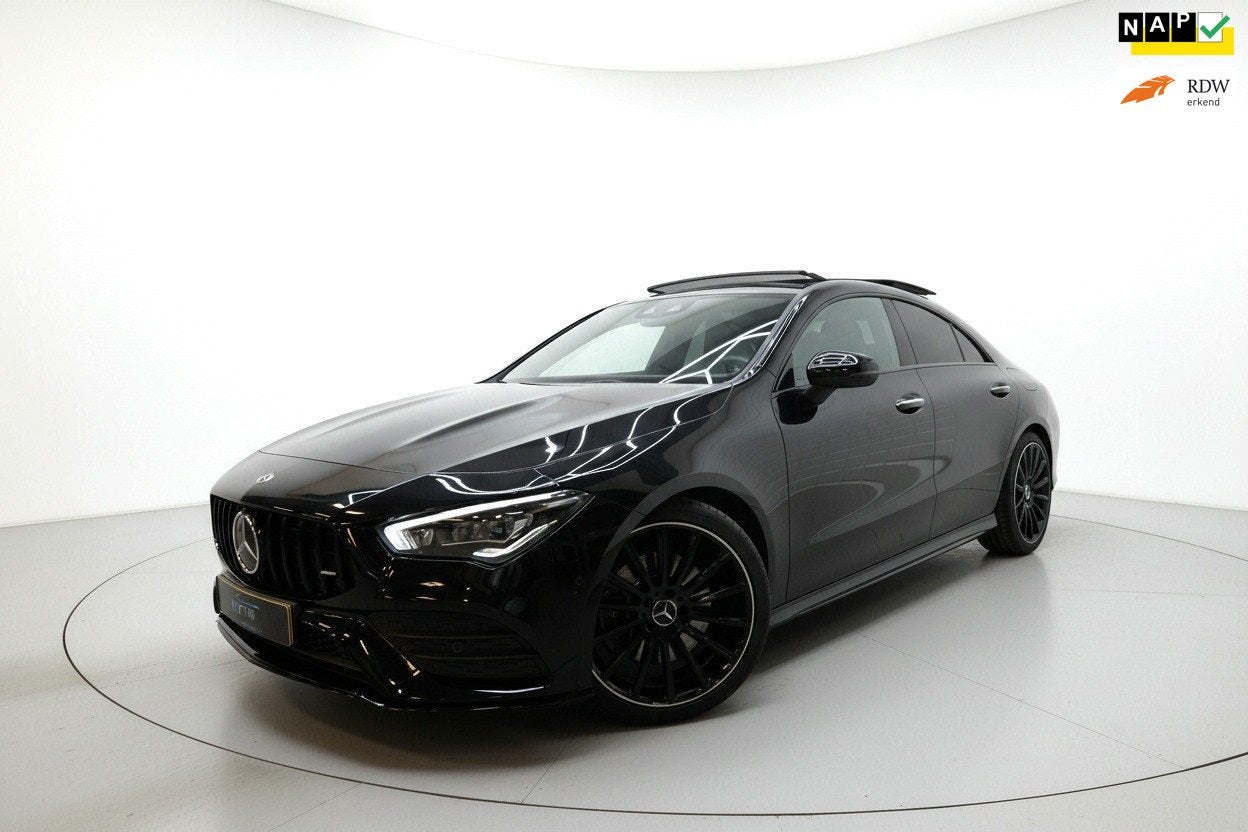 Mercedes-Benz CLA-klasse 200 AMG NIGHT PANO SFEER CAM NAP, Auto's, Gebruikt, 715 kg, Origineel Nederlands, Bedrijf