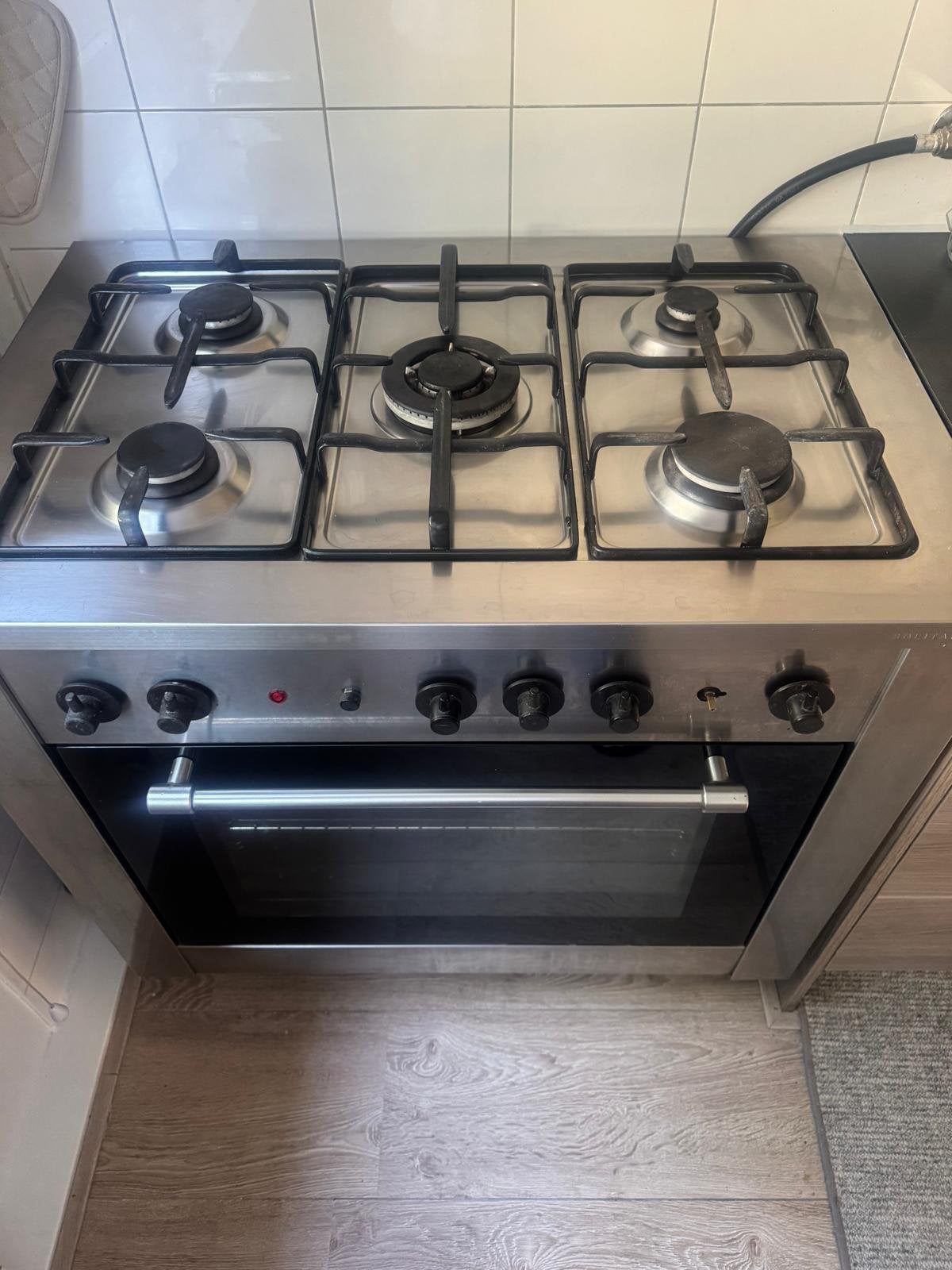 Bosch Solitaire 5-pits gasfornuis met oven – RVS, Ophalen, 60 cm of meer, Zo goed als nieuw, Gas