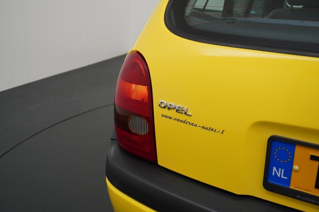 Foto 12 van Opel CORSA 1.0I-12V CITY HB 3-Drs YOUNGTIMER!! Lage km-Stand