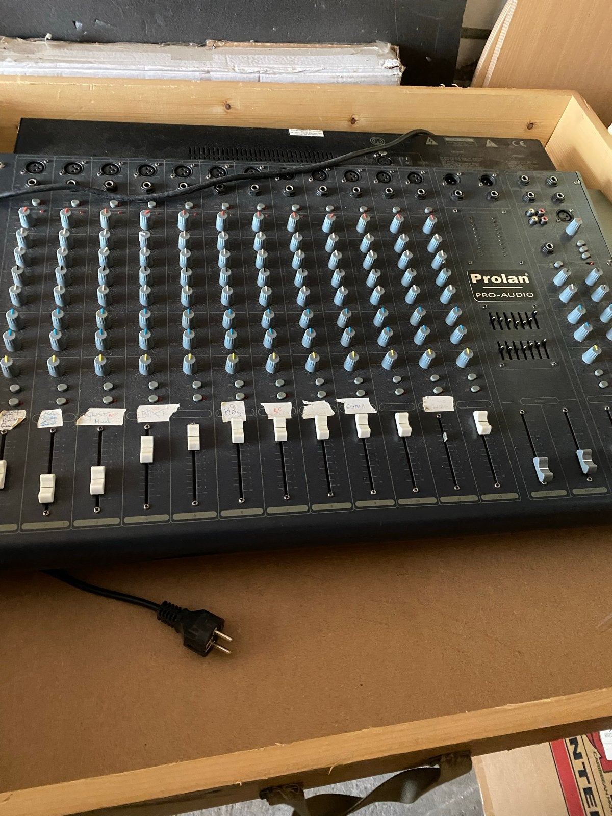 ProLan Pro-Audio Mengpaneel - 12 Kanalen, Ophalen of Verzenden, Gebruikt, 10 tot 20 kanalen, Microfooningang