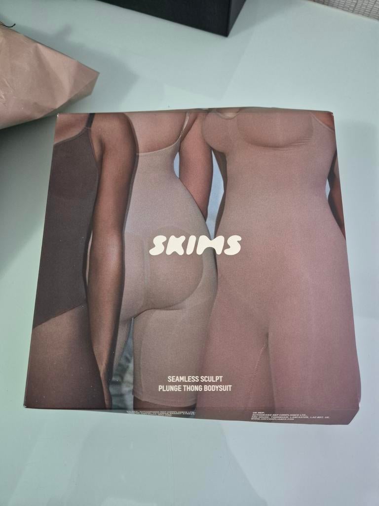SKIMS Seamless Sculpt Plunge Thong Bodysuit Rood, SKIMS, Ophalen of Verzenden, Rood, Zonder mouw