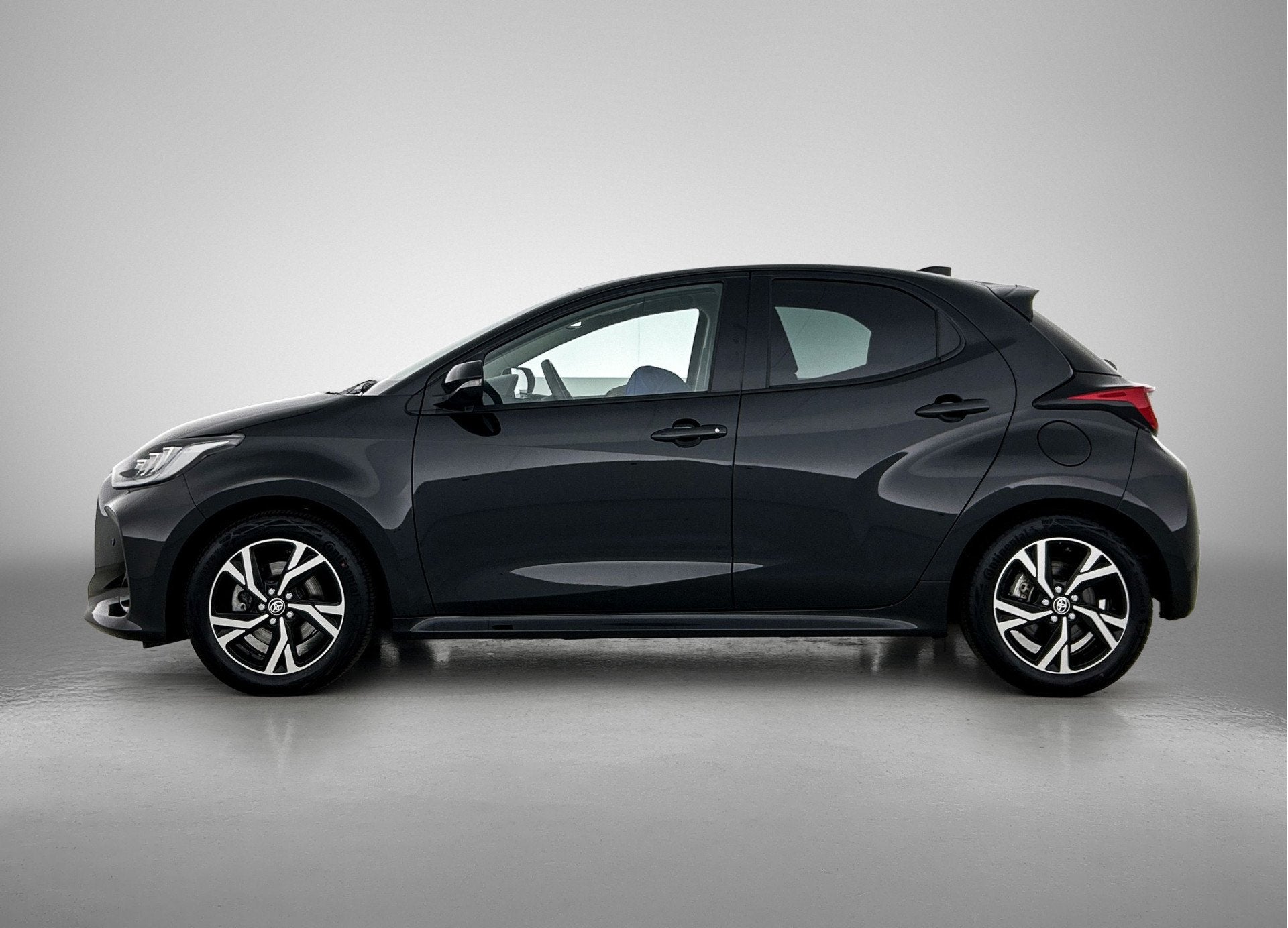Toyota Yaris 1.5 Hybrid 115 Dynamic Comfort Pack | BTW voert, 12 maanden, Gebruikt, Zwart, Hybride Elektrisch/Benzine