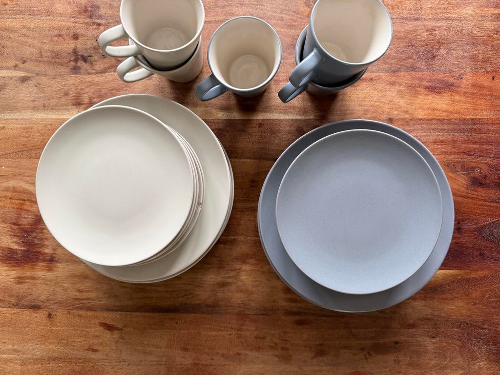 Servies: 12-delige set borden, theebekers en koffiekopjes, Ophalen, Gebruikt, Keramiek, Effen