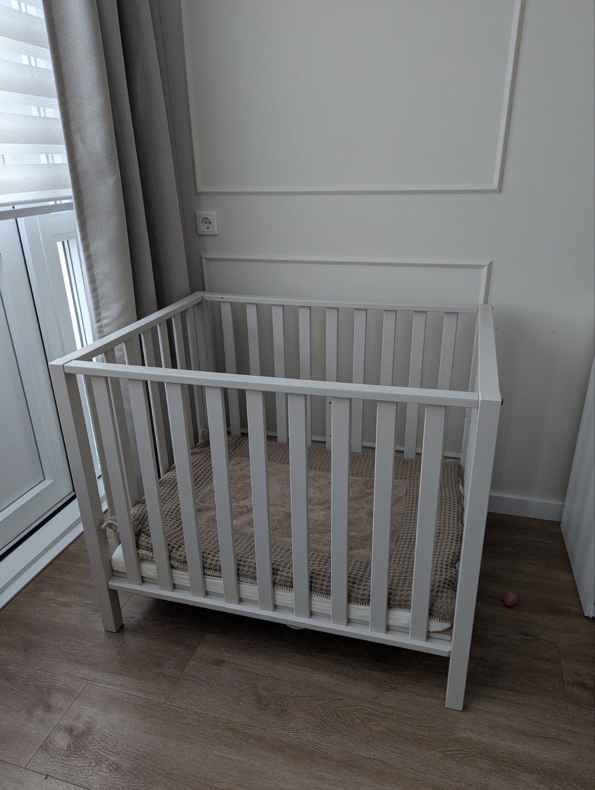 Taupe box met boxkleed - Zo goed als nieuw, Kinderen en Baby's, Ophalen, Zo goed als nieuw, Vierkant, Boxkleed