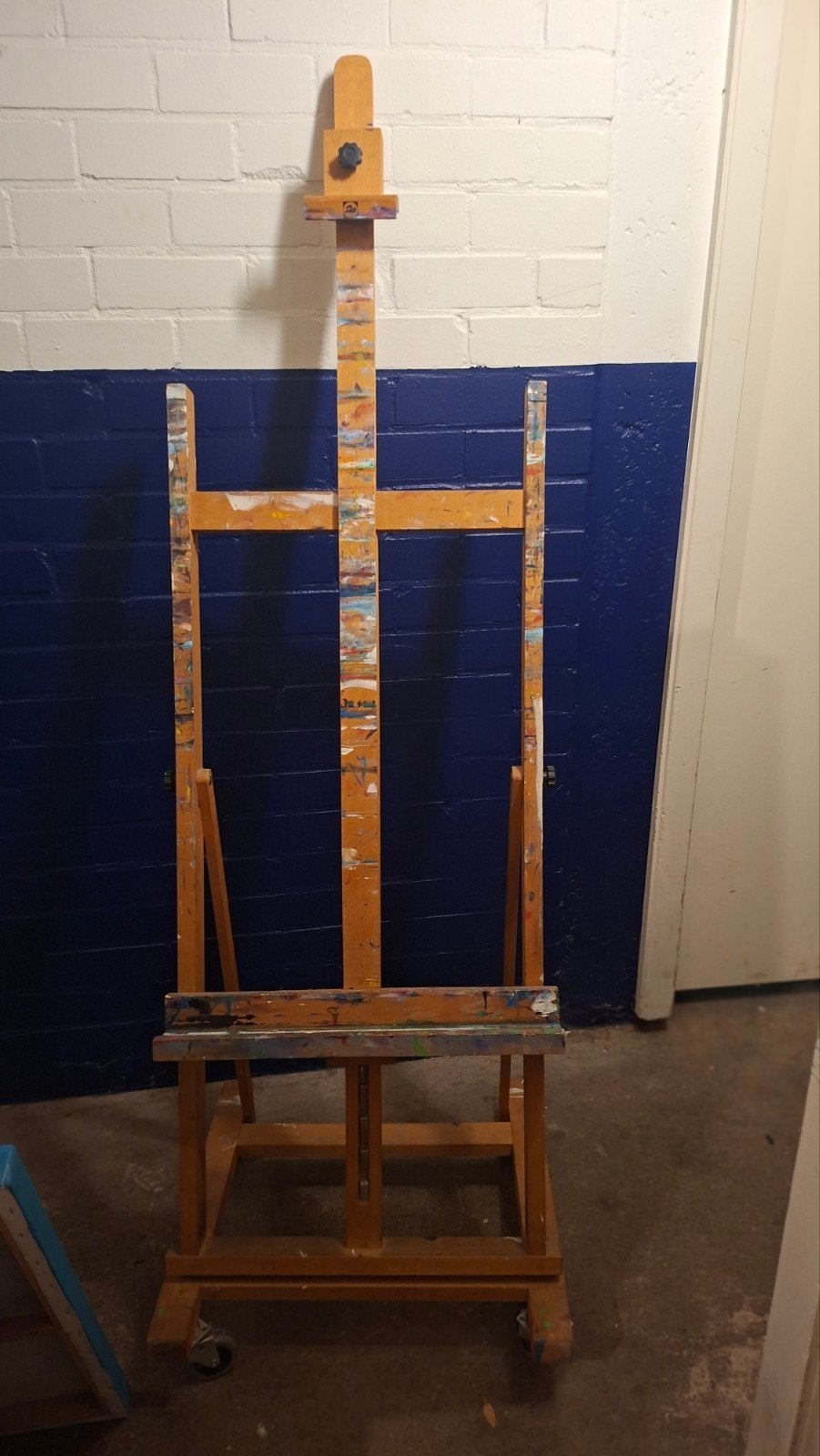 Houten schildersezel met wielen, Ophalen
