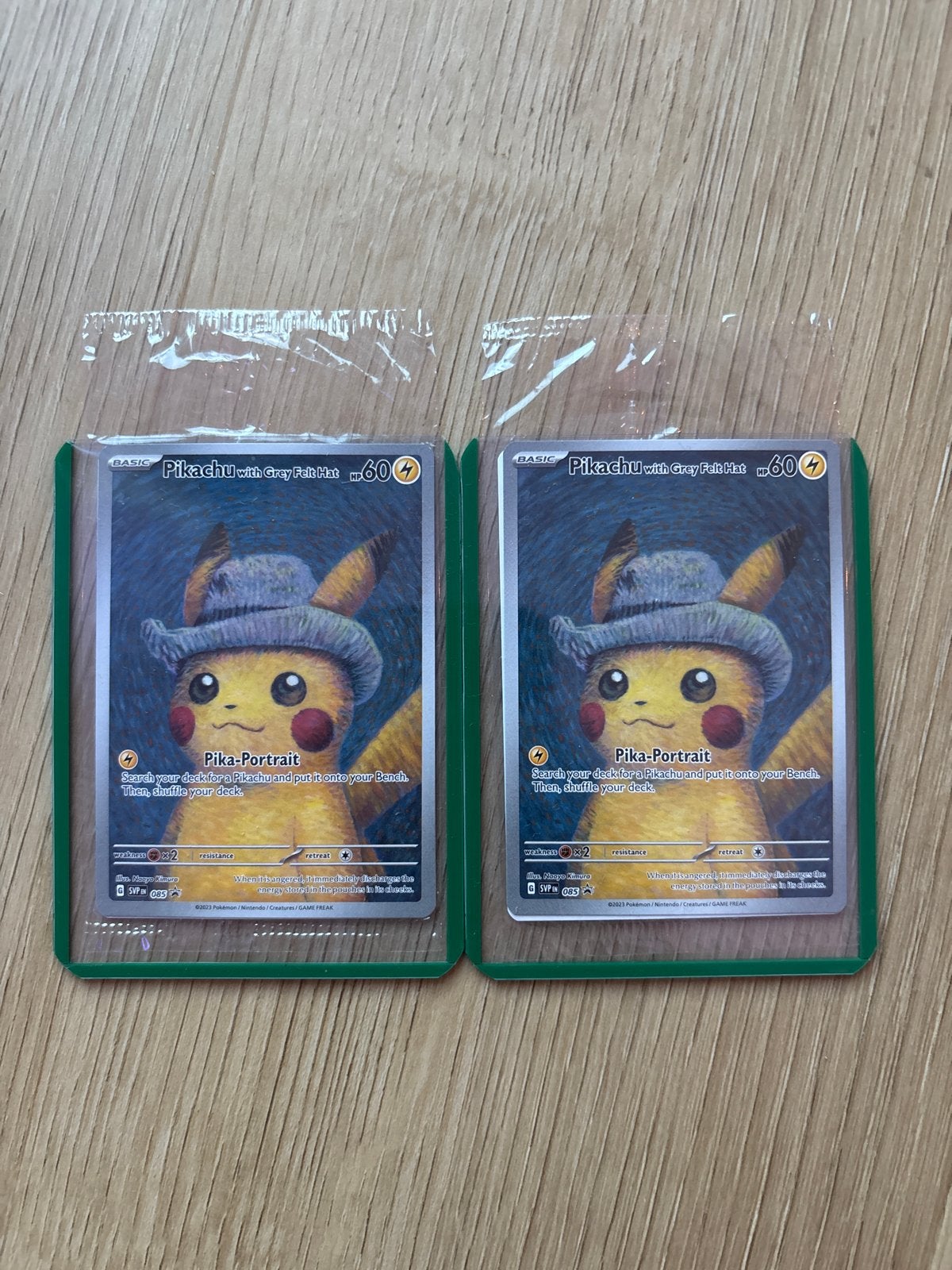 Pikachu met Grijze Vilten Hoed (Pika-Portrait) Pokémon Kaart, Ophalen, Zo goed als nieuw, Losse kaart