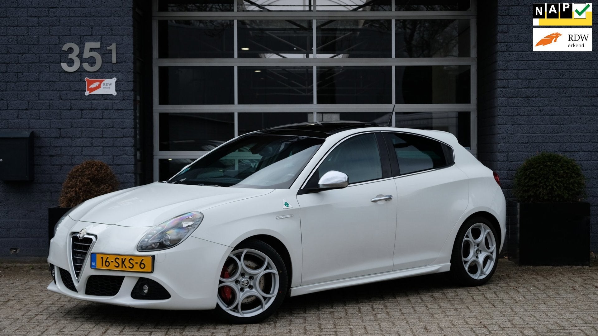 Alfa Romeo Giulietta 1.7 TBi Quadrifoglio Verde |Bose|Leder|, Auto's, Alfa Romeo, Euro 5, Gebruikt, 4 cilinders, Wit