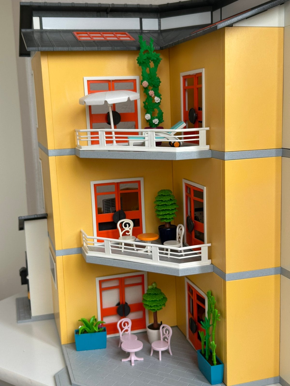 Foto 16 van PLAYMOBIL 9266.Modern Woonhuis met extra verdieping .