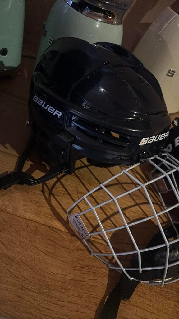 Ijshockey helm, Sport en Fitness, IJshockey, Ophalen of Verzenden, Zo goed als nieuw, Bescherming