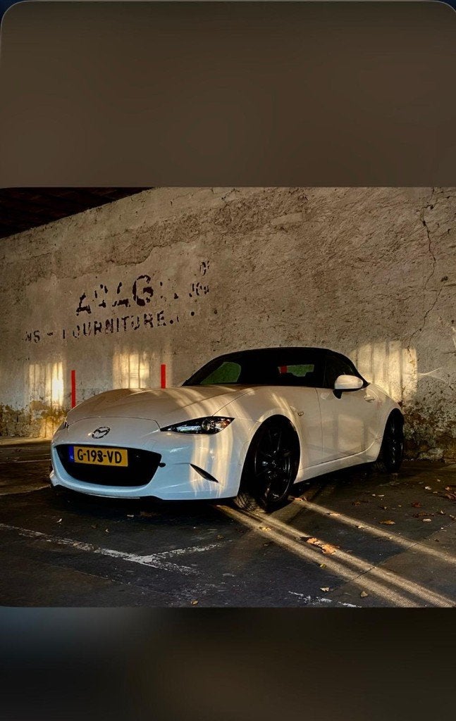 Mazda MX-5 2.0 Skyactiv-g 118KW 2018 Wit, 1998 cc, 40 €/maand, Zwart, 4 cilinders