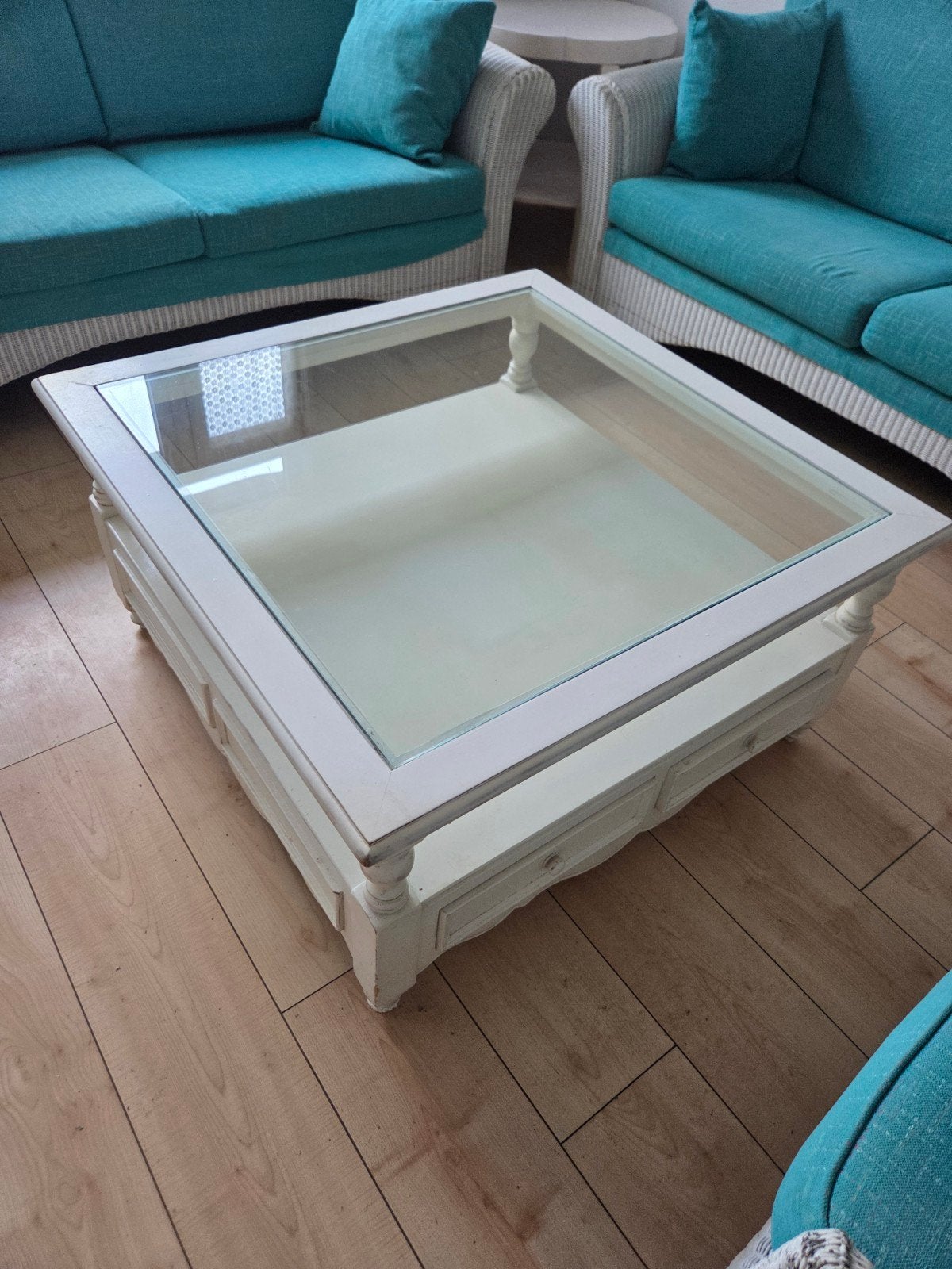 Witte salontafel met 4 lades, open vak en glasplaat, Huis en Inrichting, Ophalen