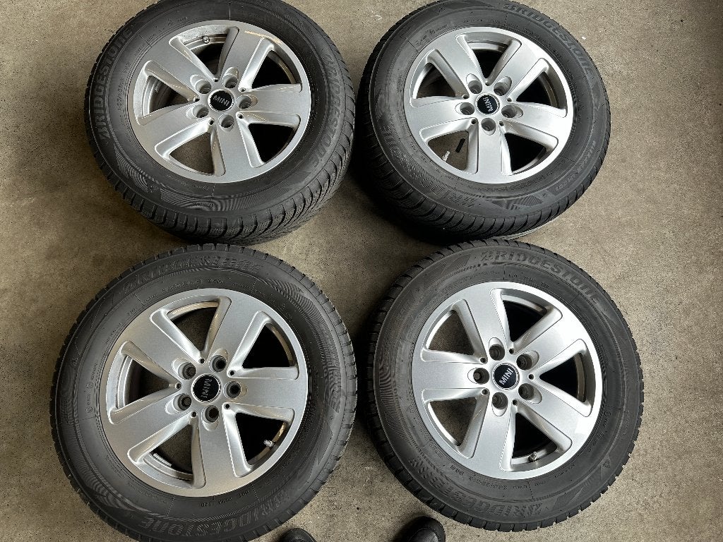 Mini Countryman 205-65-16 Bridgestone 6.5 MM, Ophalen, Gebruikt, 16 inch, Banden en Velgen