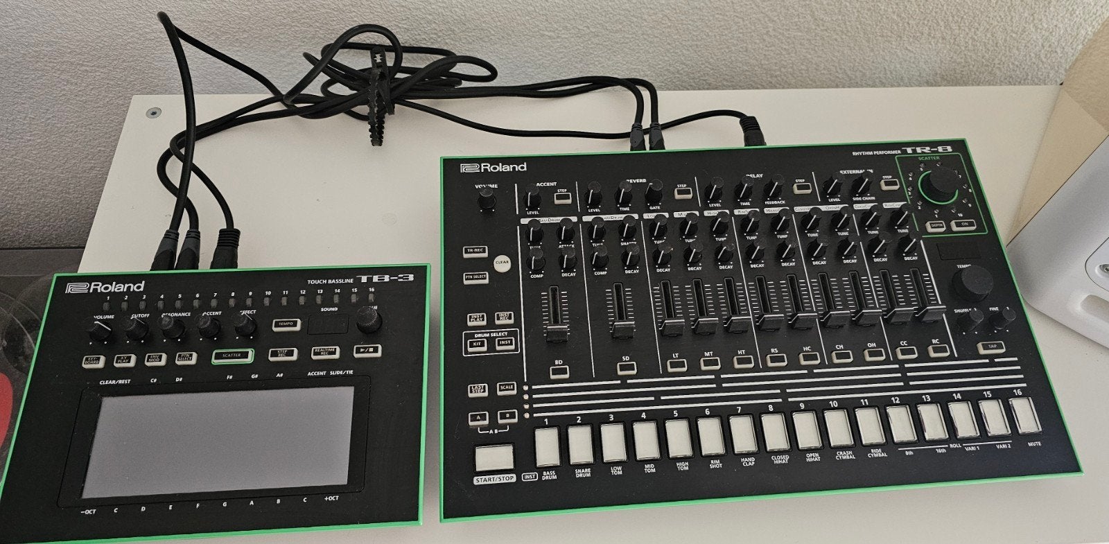 Roland TR-8 (zonder 707 uitbreiding) & TB-3 - Perfecte staat, Ophalen of Verzenden