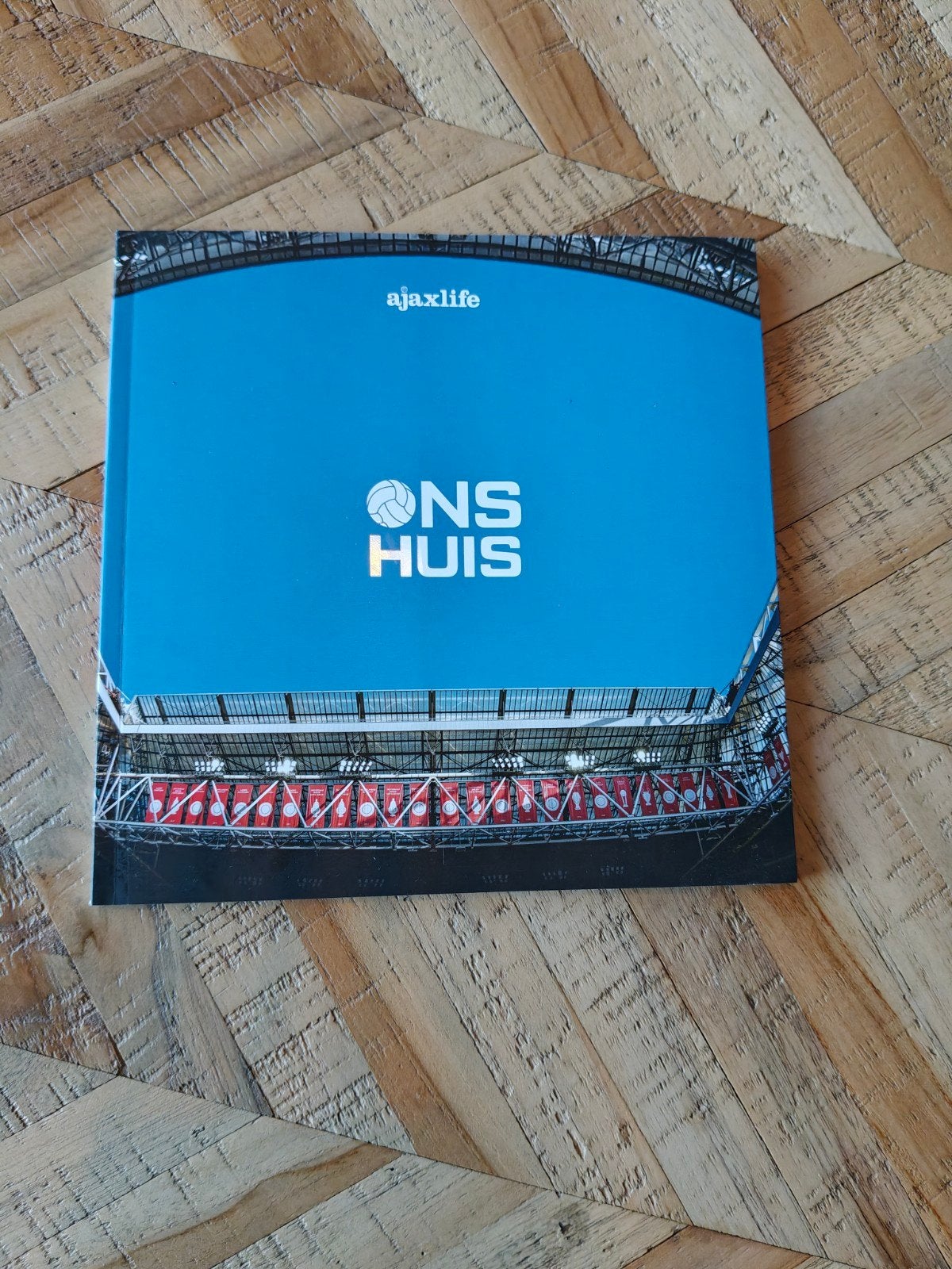 Boek ons huis Ajax De Meer / Johan Cruijff Arena, Ophalen, Zo goed als nieuw, Balsport