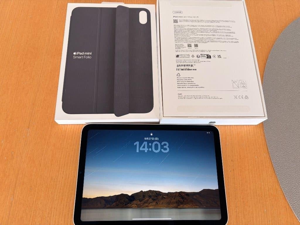 Foto 2 van iPad mini 7 (A17 Pro) 128GB WiFi Starlight + Smart Folio