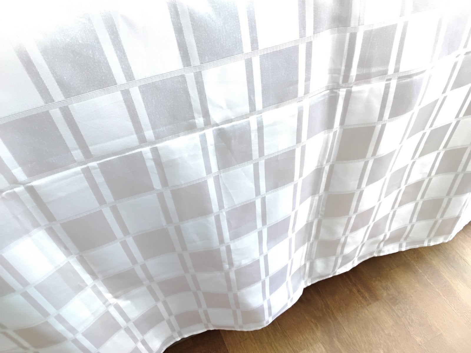 Groot helder wit damast tafellaken tafelkleed 205 x 145, Huis en Inrichting, Ophalen of Verzenden, Polyester, Wit, Tafelkleed of Tafelzeil