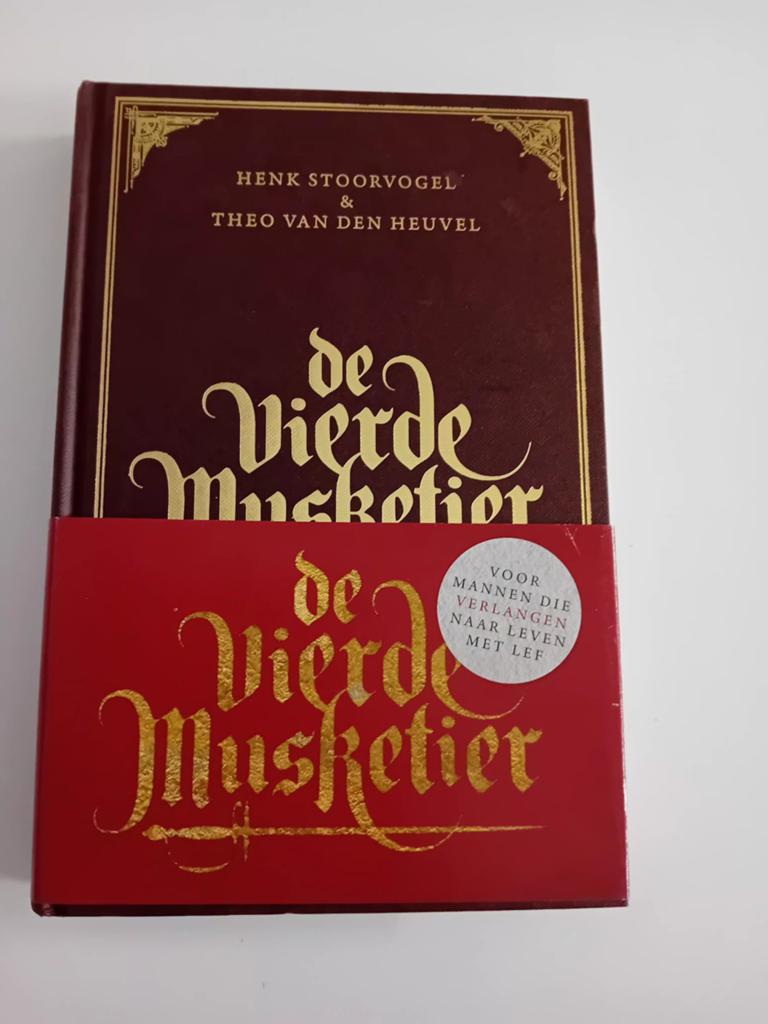 De vierde musketier  - Henk Stoorvogel & Theo van den Heuvel, Ophalen of Verzenden, Nieuw
