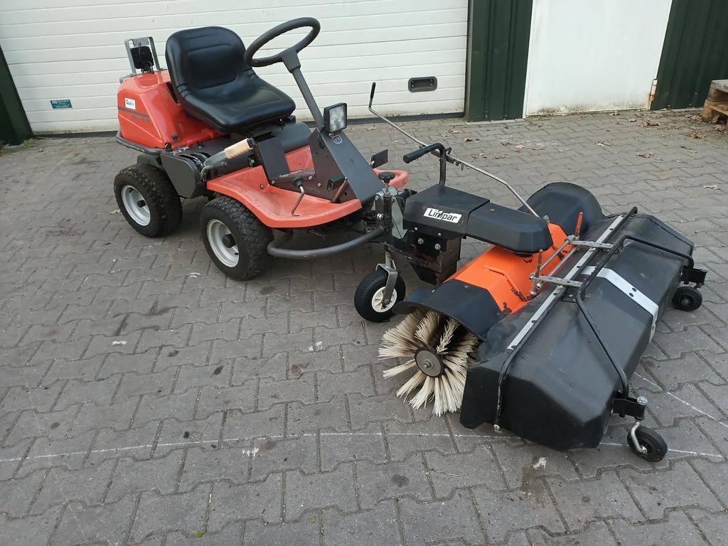 Husqvarna Rider 15V2 met Limpar veegmachine, en meer., Tuin en Terras, Zitmaaiers, Ophalen, Gebruikt, 90 tot 120 cm, Opvangbak