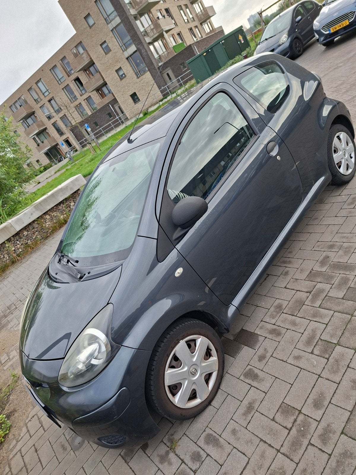 Toyota Aygo 1.0 12V Vvt-i 3DRS MMT 2011 Grijs, Auto's, Voorwielaandrijving, 4 stoelen, Alcantara, 68 pk