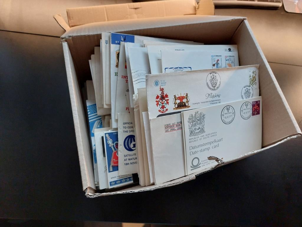 Doos vol FDC's wereldwijd (578 stuks), Ophalen of Verzenden, Buitenland