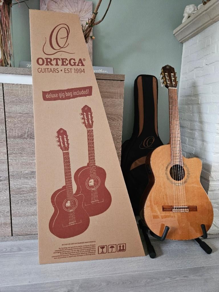 Ortega Feel Series RCE159SN Slim Neck Naturel Met Gigbag, Muziek en Instrumenten, Instrumenten | Onderdelen, Ophalen, Zo goed als nieuw