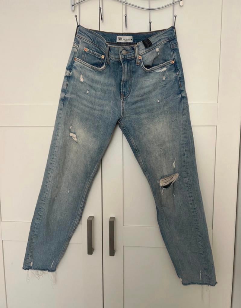 Zara Slim Boyfriend Jeans - Lichtblauw met destroyed details, Ophalen of Verzenden, Zo goed als nieuw, Blauw, W28 - W29 (confectie 36)