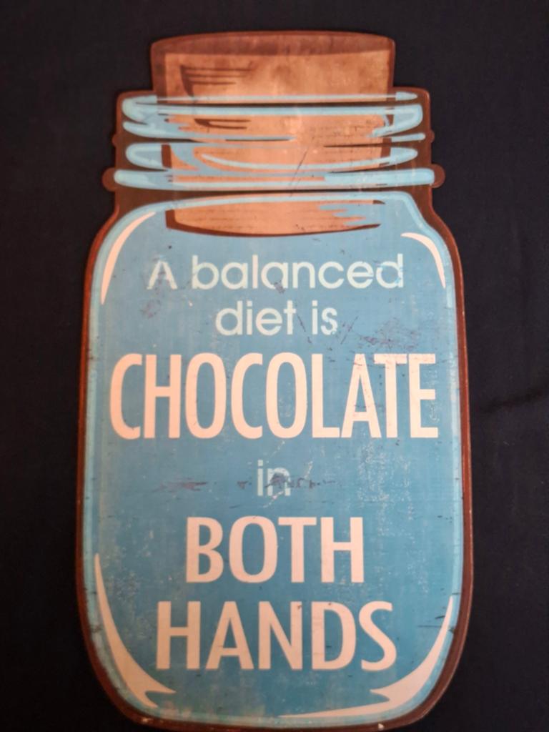 Metalen bord tekst chocola., Ophalen
