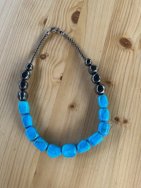 Edelstenen nieuwe ketting van turquoise en hematiete kralen, Nieuw, Steen of Mineraal, Met edelsteen, Verzenden