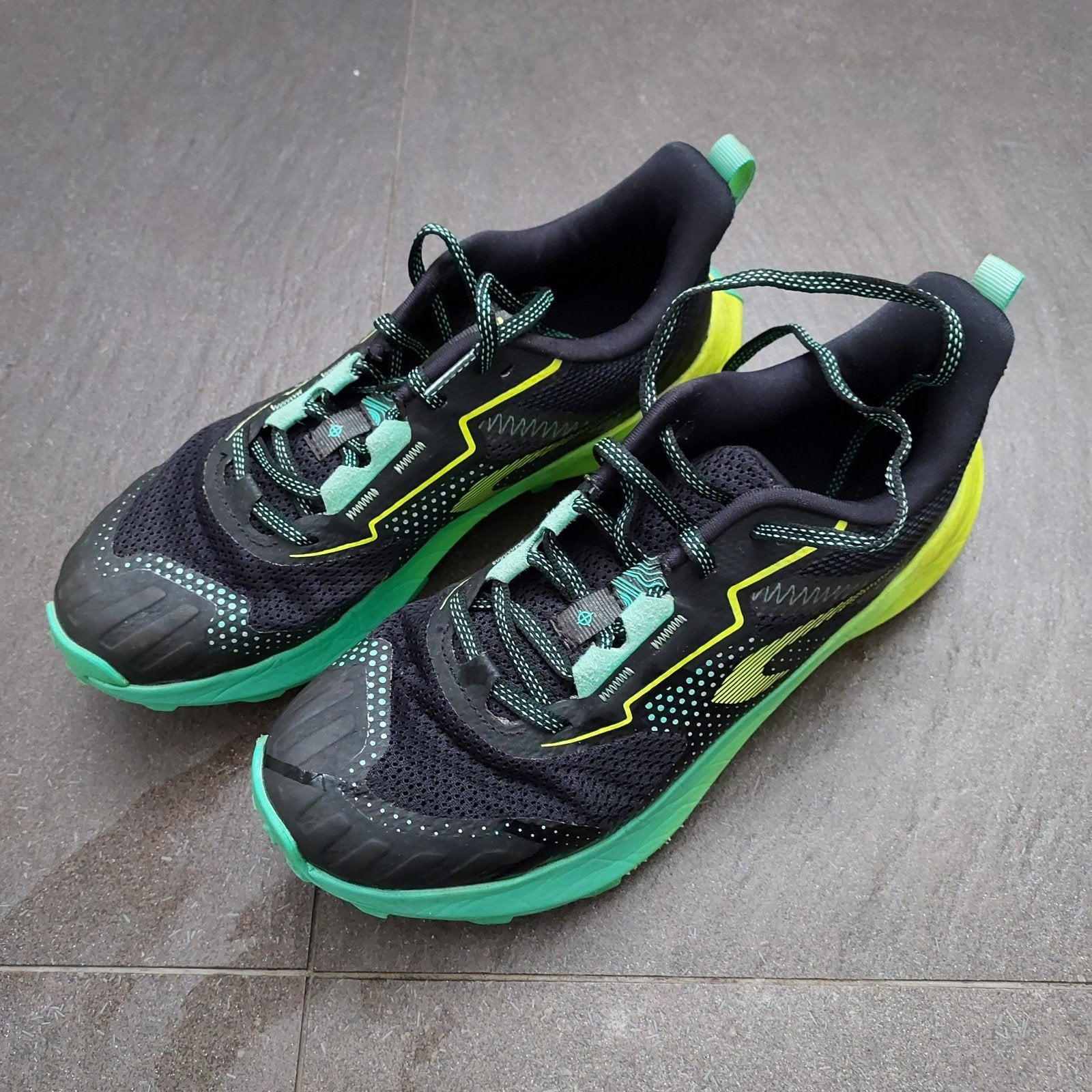 Sportschoenen met licht profiel, Sport en Fitness, Loopsport en Atletiek, Overige merken, Overige typen, Ophalen of Verzenden