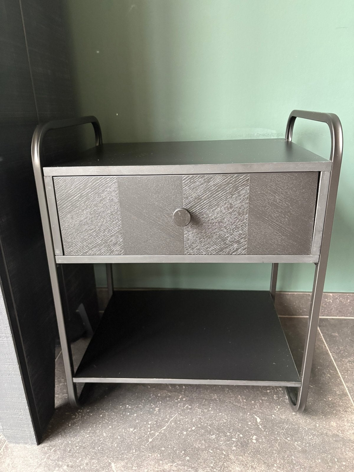 Bijzettafeltje / tafeltje in zwart, Ophalen, Zo goed als nieuw, Minder dan 45 cm, Minder dan 55 cm