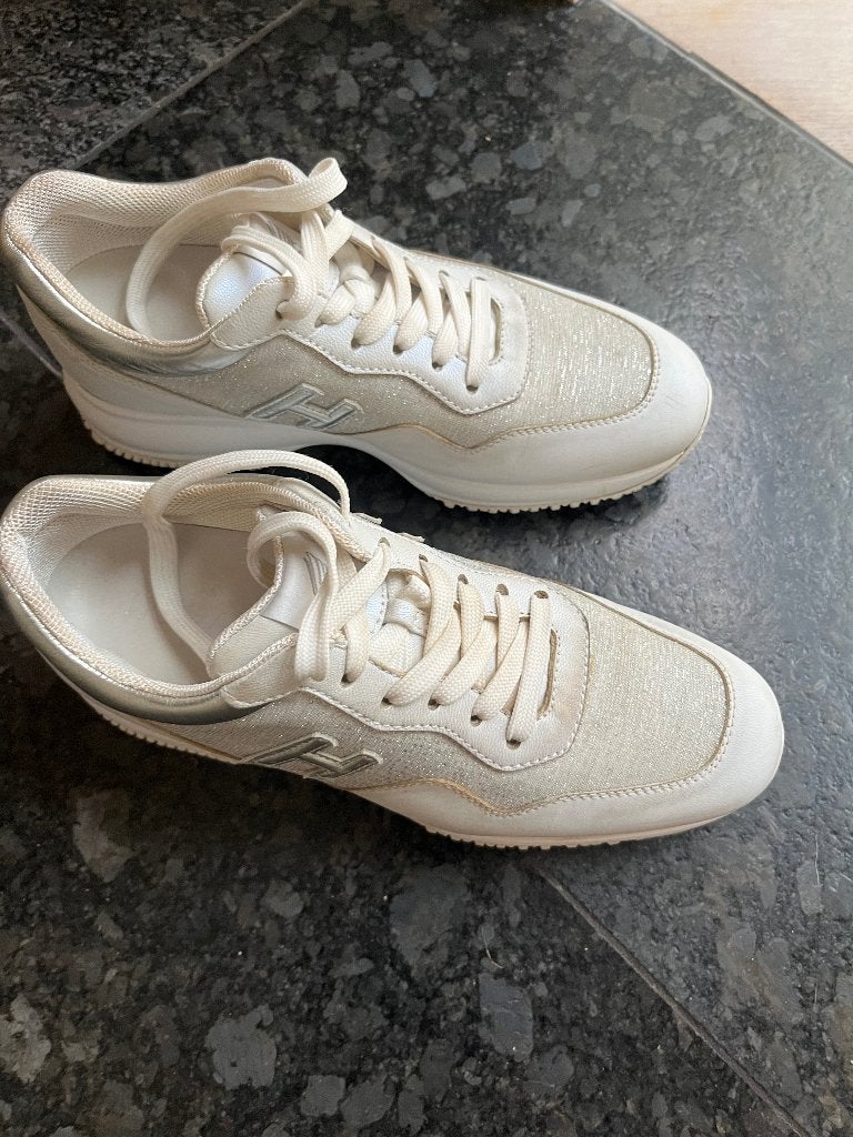 Hogan dames sneaker, Kleding | Dames, Wit, Ophalen of Verzenden, Gedragen, Sneakers of Gympen